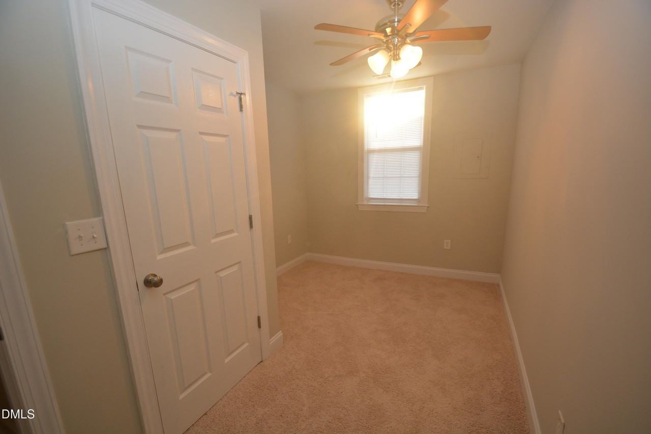 1014 Holloway St - Photo 7 of 14