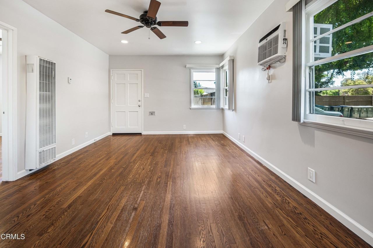 499 N Oakland Ave - Photo 7 of 20