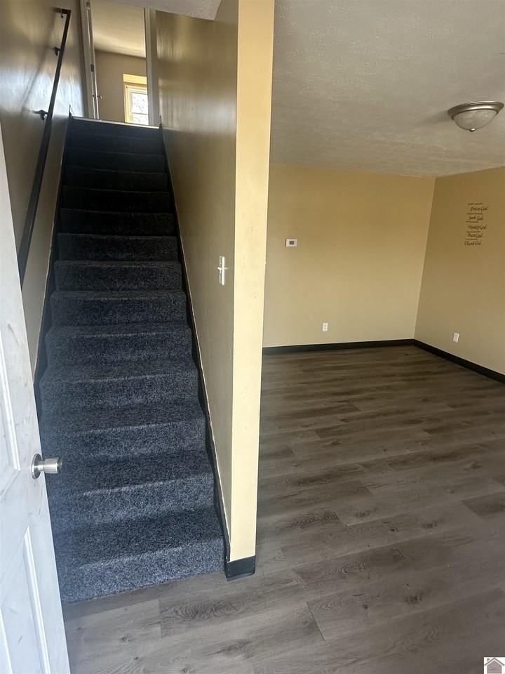 122 Barcelona Ct - Photo 2 of 12