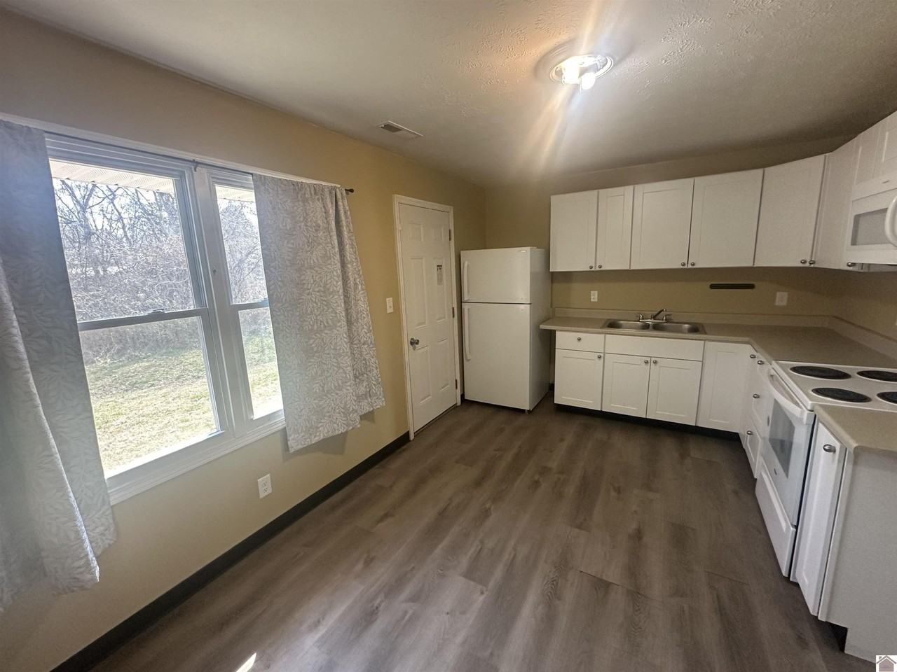 122 Barcelona Ct - Photo 6 of 12