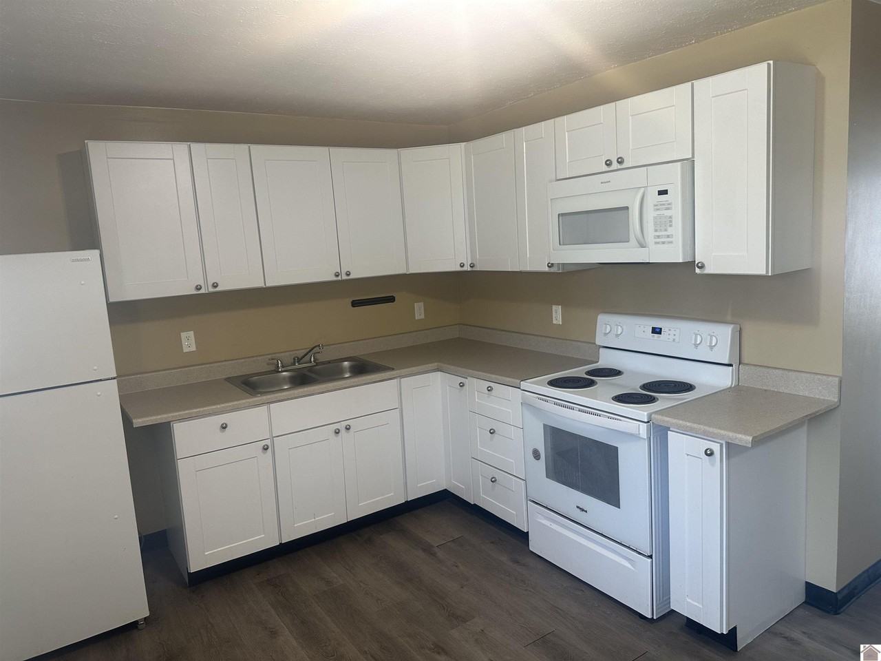 122 Barcelona Ct - Photo 7 of 12