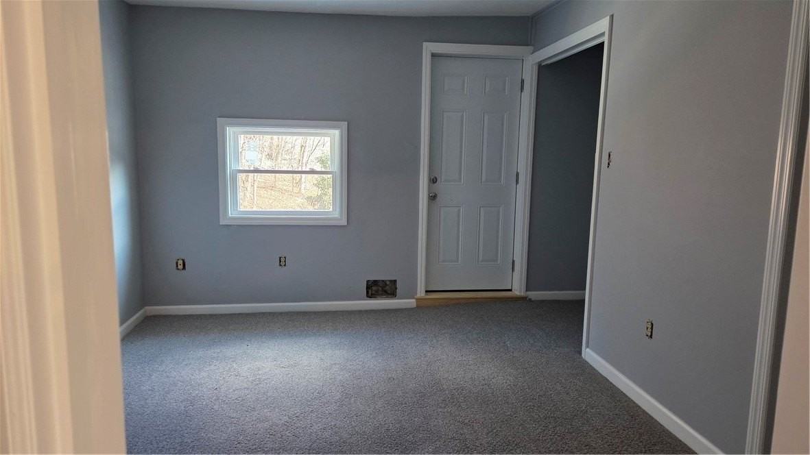 199 Broadway Ave - Photo 4 of 11