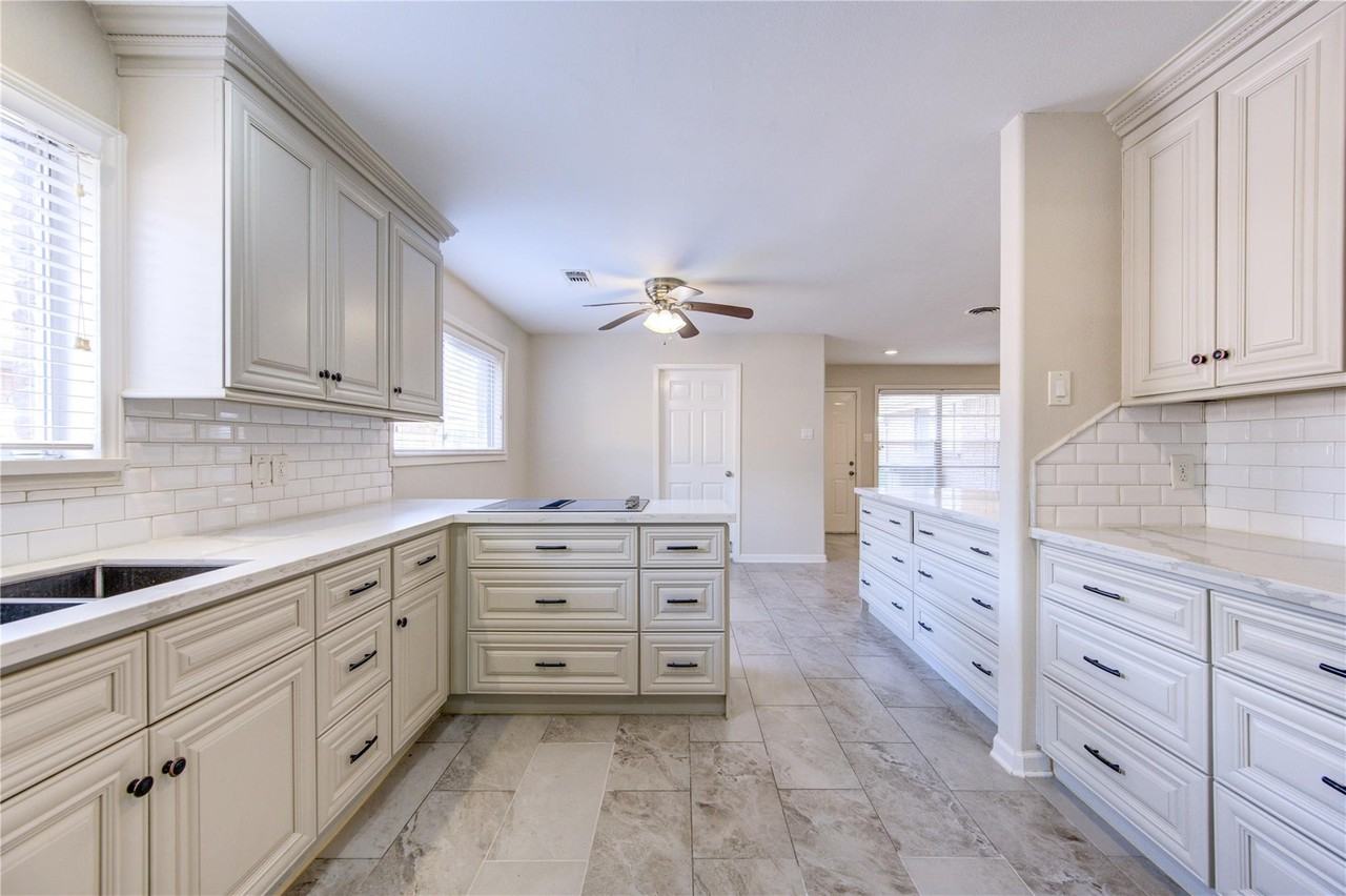 9611 Greenwillow St - Photo 3 of 24