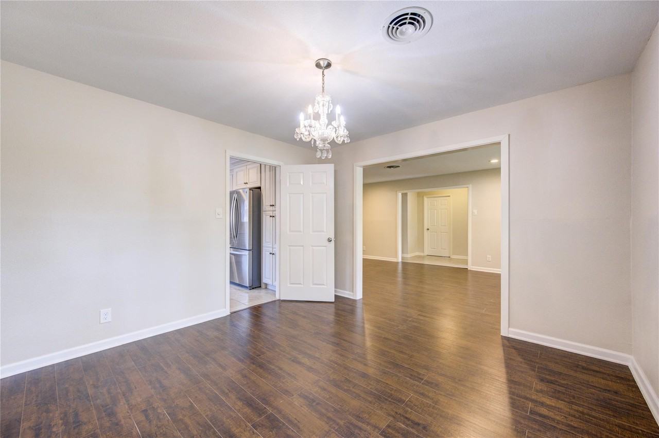 9611 Greenwillow St - Photo 7 of 24