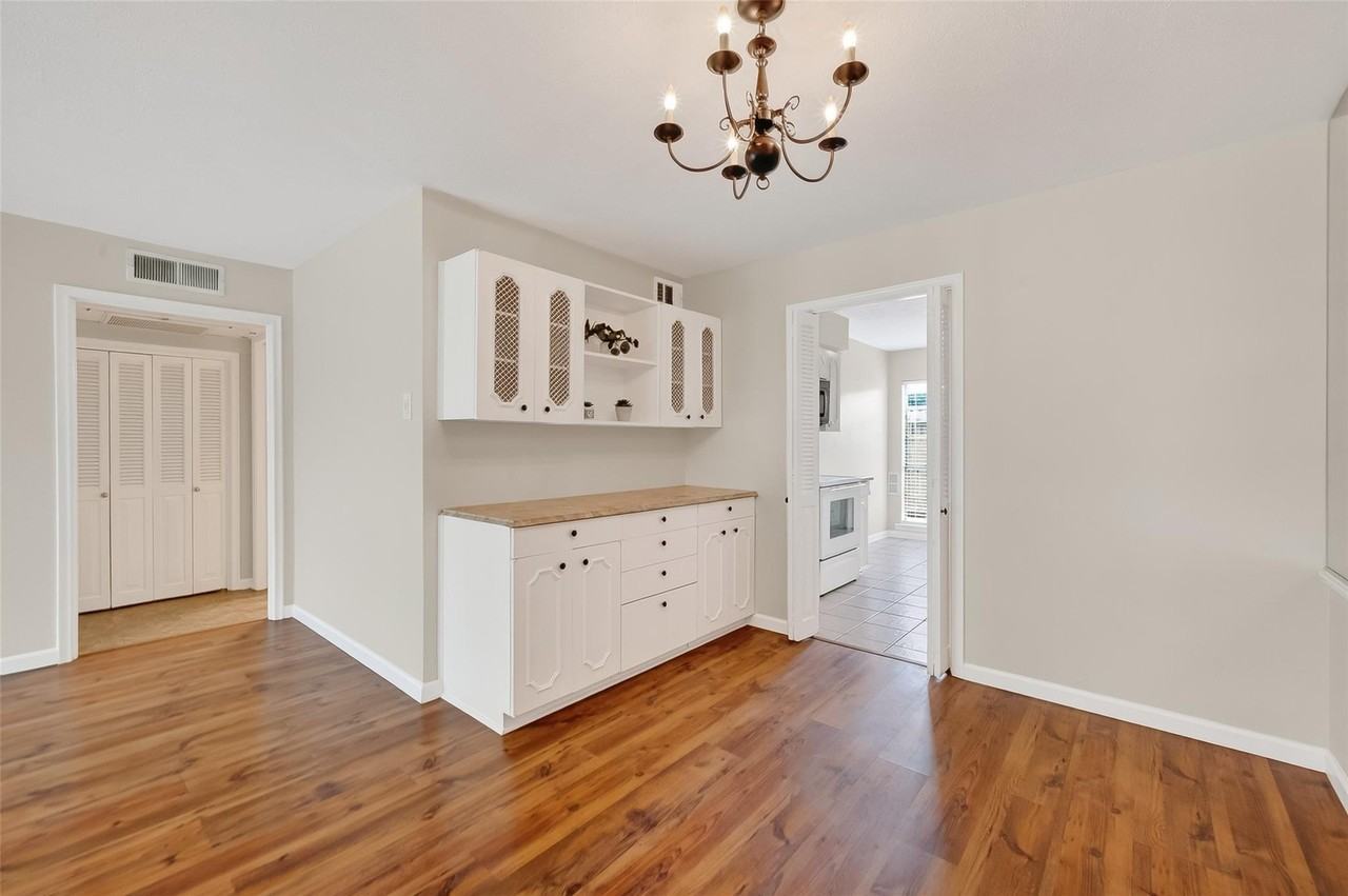 7600 Burgoyne Rd Unit 121 - Photo 6 of 43