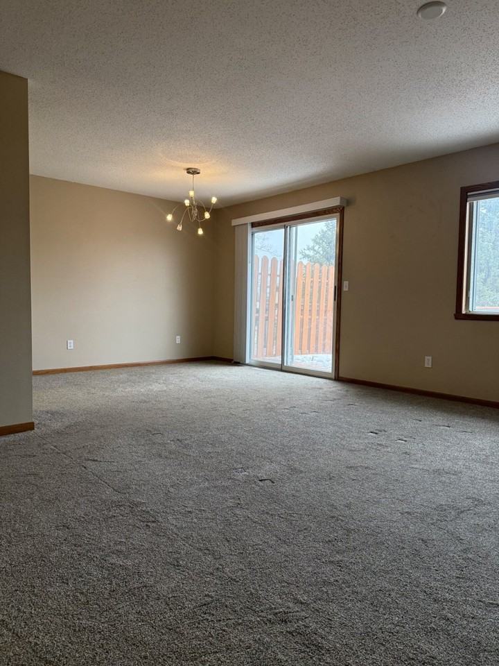 2733 33 1/2 Ave S - Photo 5 of 50