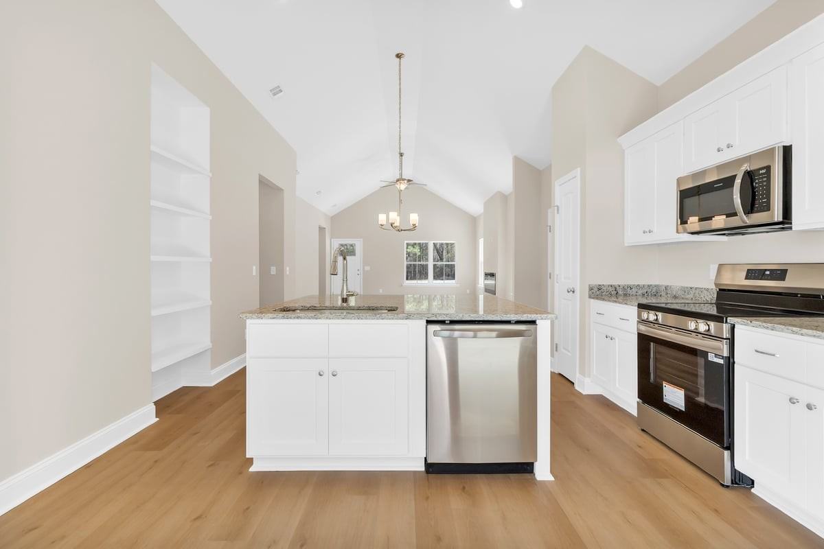 1138 Hanover Ln Ne - Photo 4 of 22