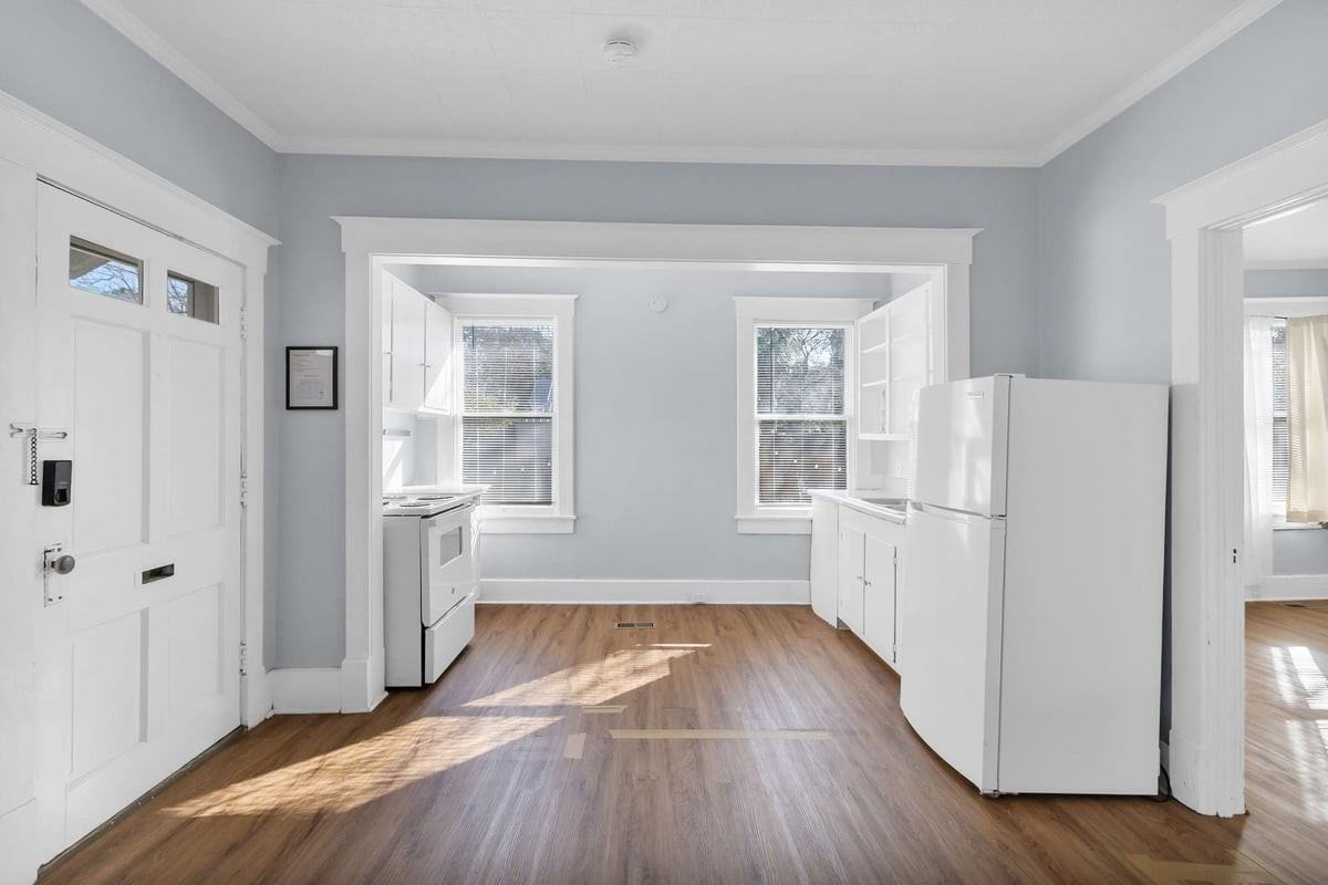 1235 E 50th St #B - Photo 6 of 9