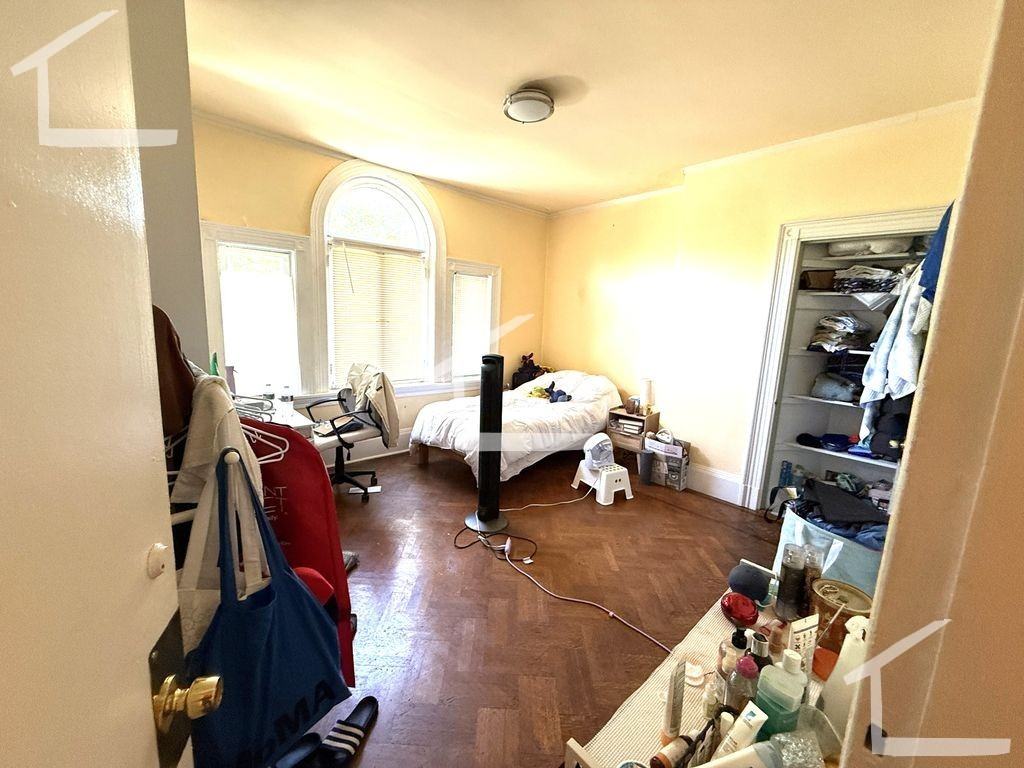 771 Beacon St Apt 923 #2 - Photo 3 of 14