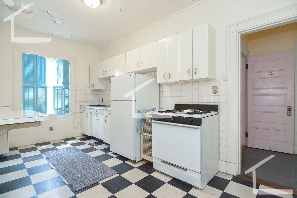 771 Beacon St Apt 923 #2 - Photo 4 of 14