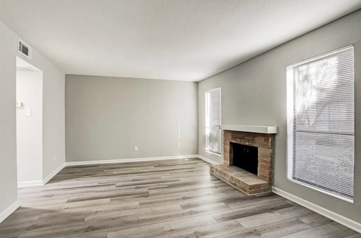 2120 Wilcrest Dr - Photo 4 of 28