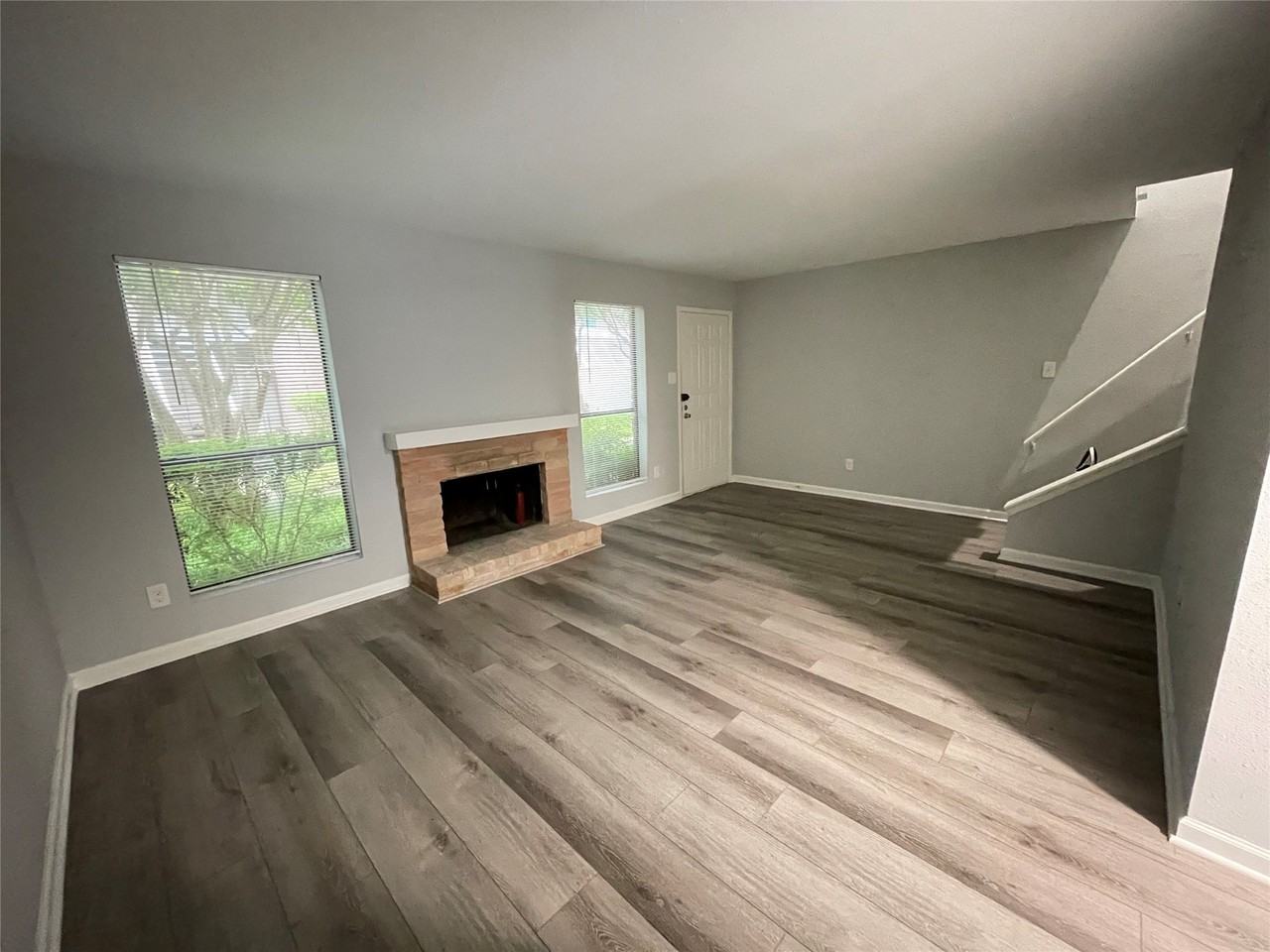 2120 Wilcrest Dr - Photo 5 of 28