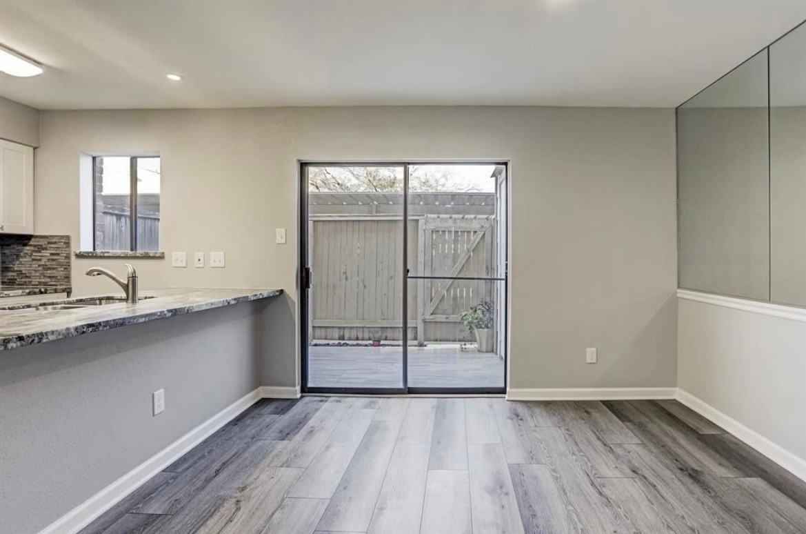 2120 Wilcrest Dr - Photo 6 of 28