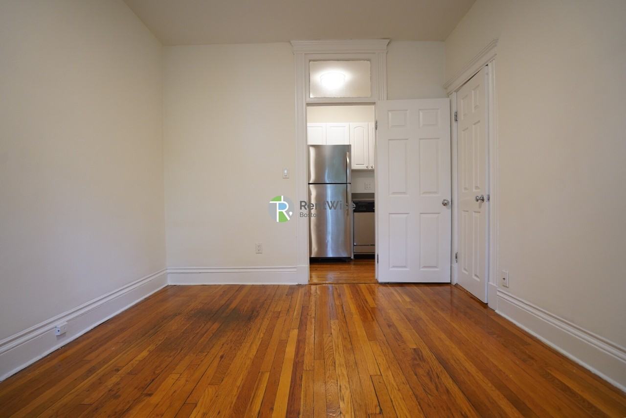 6 Camelot Ct #18 - Photo 3 of 16