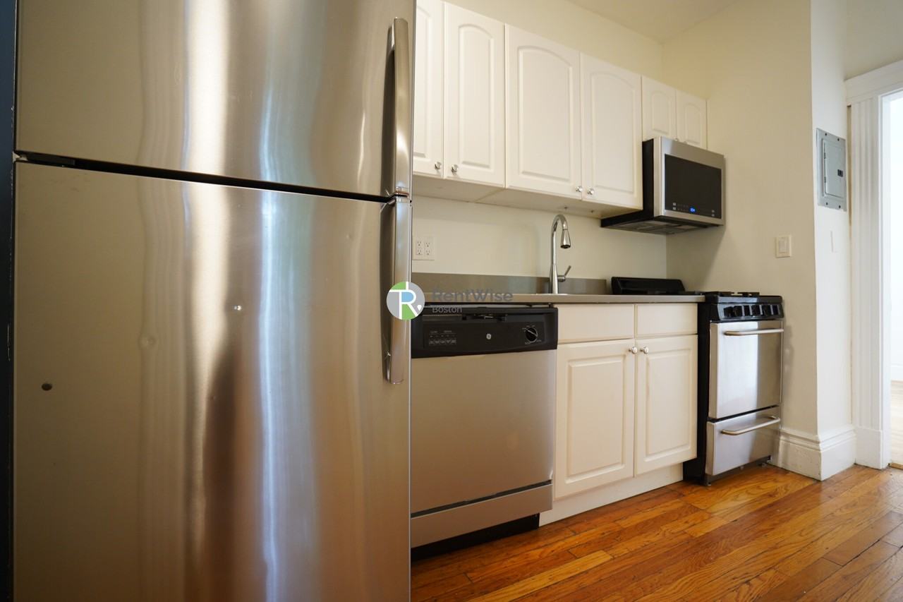 6 Camelot Ct #18 - Photo 4 of 16