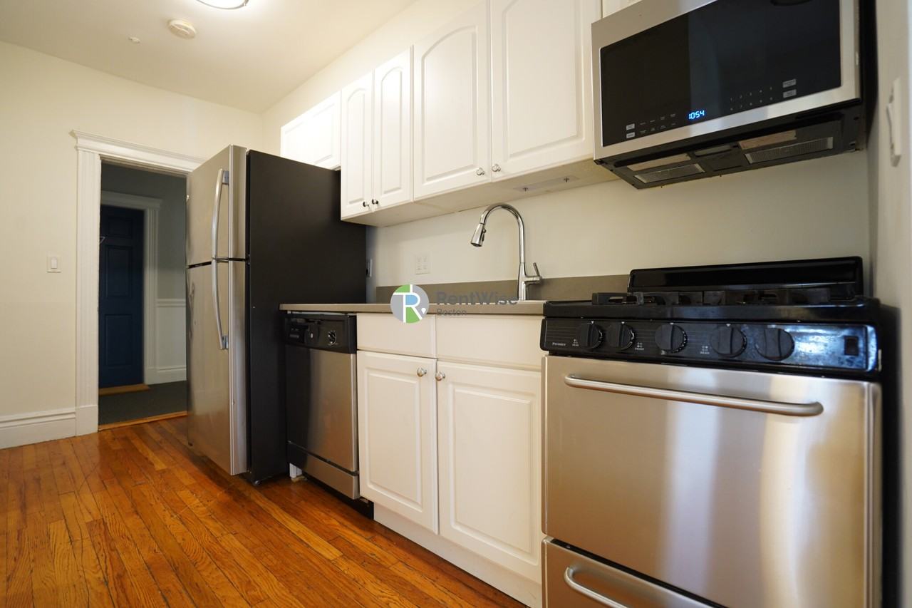 6 Camelot Ct #18 - Photo 5 of 16