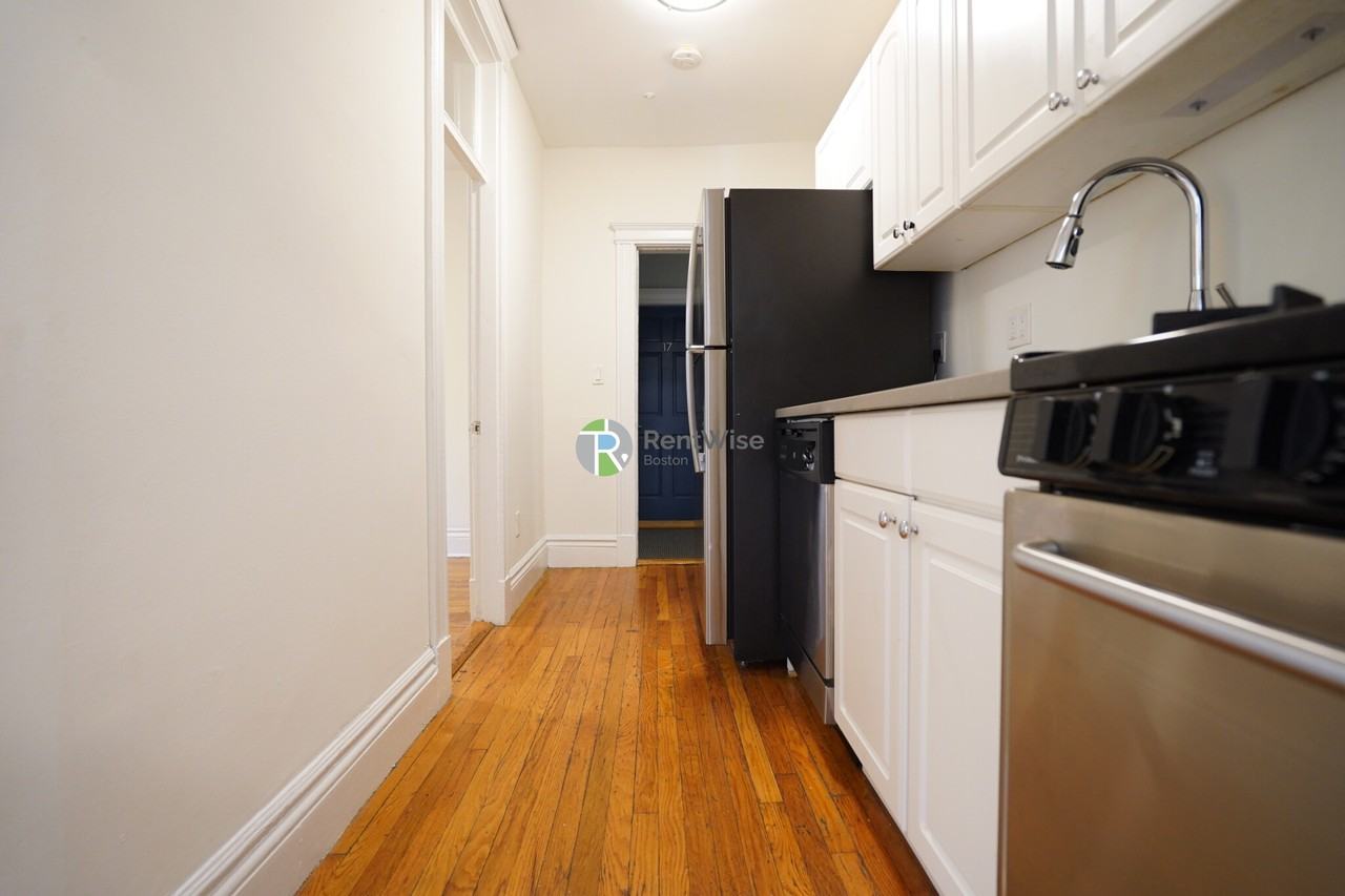 6 Camelot Ct #18 - Photo 6 of 16