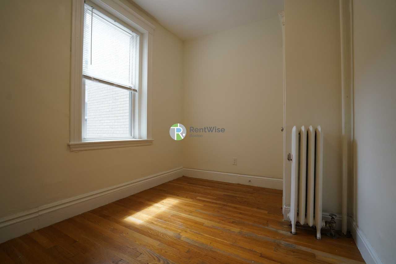 6 Camelot Ct #18 - Photo 7 of 16