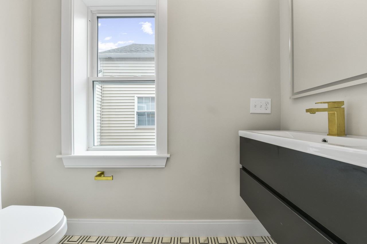 11 Webster Ave #2 - Photo 5 of 22