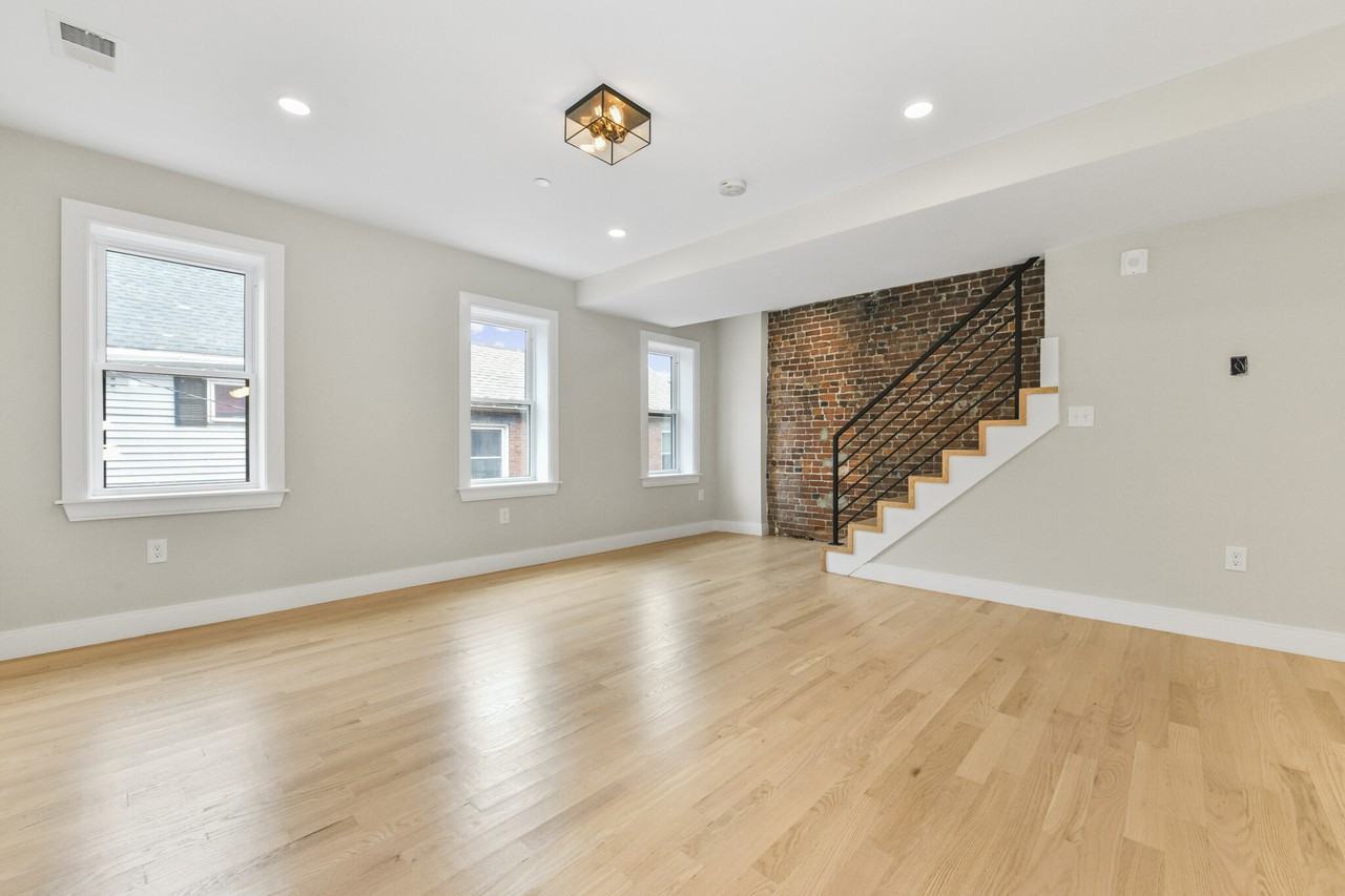 11 Webster Ave #2 - Photo 7 of 22