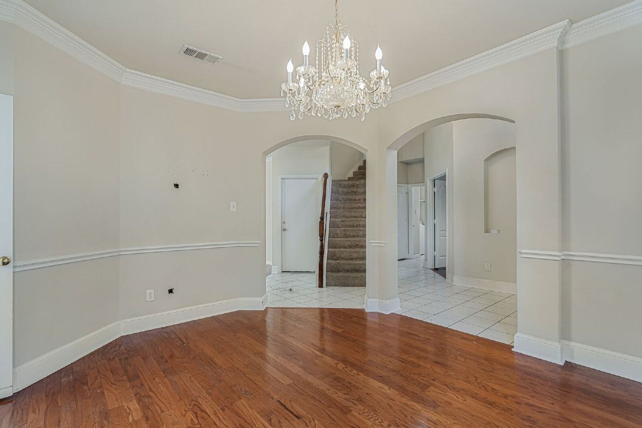 7905 Pirates Cove Dr - Photo 6 of 30