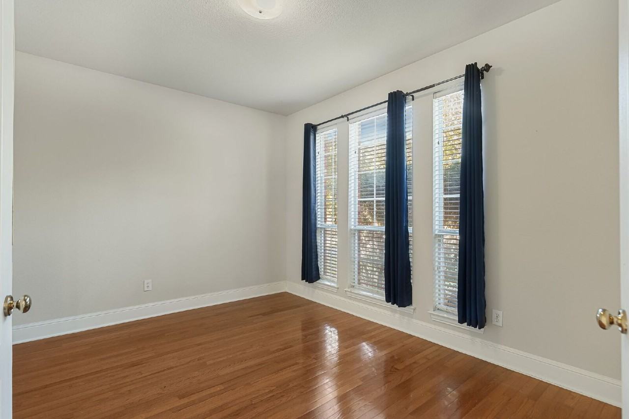 7905 Pirates Cove Dr - Photo 7 of 30