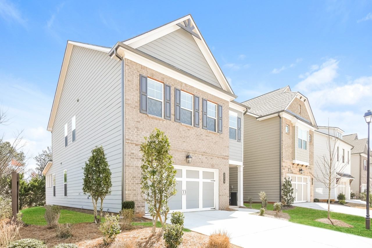 5379 Fox Den Rd - Photo 4 of 45