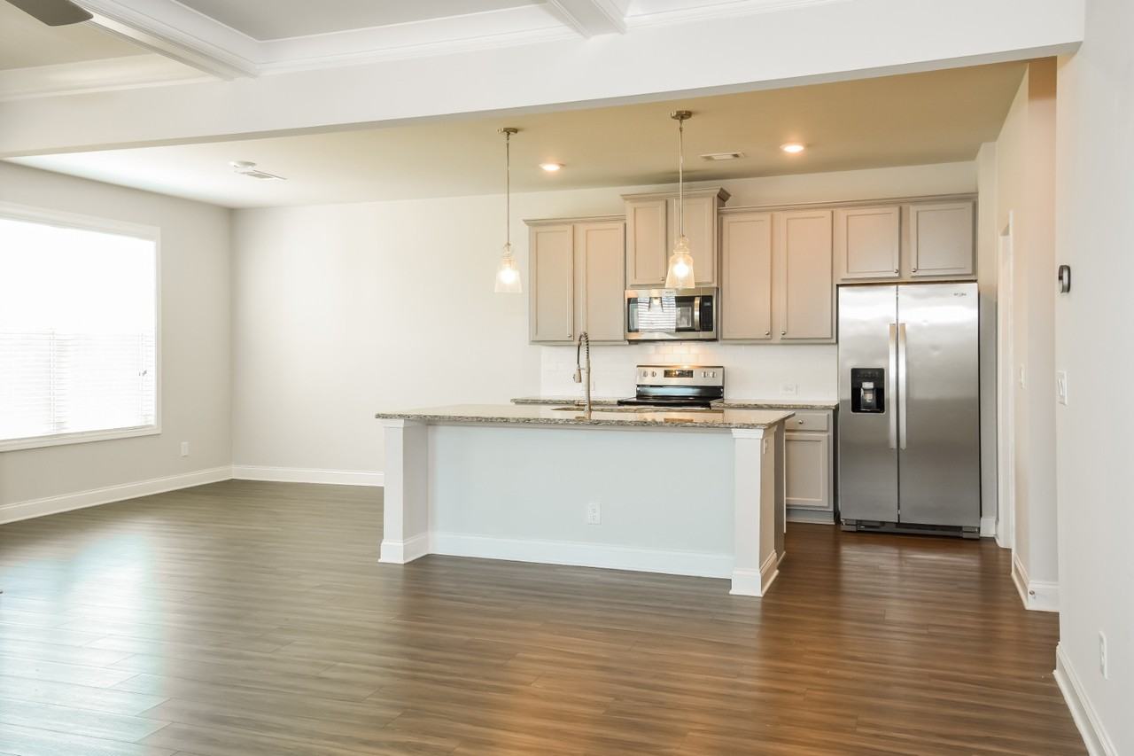 5379 Fox Den Rd - Photo 7 of 45