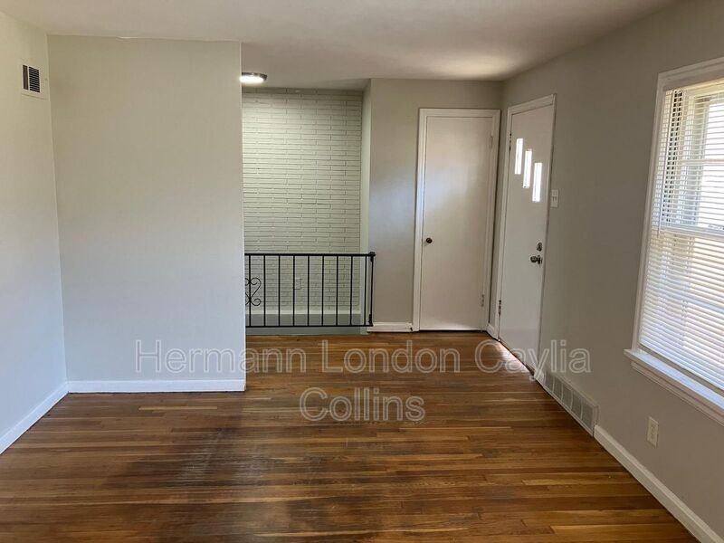 1049 Willmann Ct - Photo 2 of 15