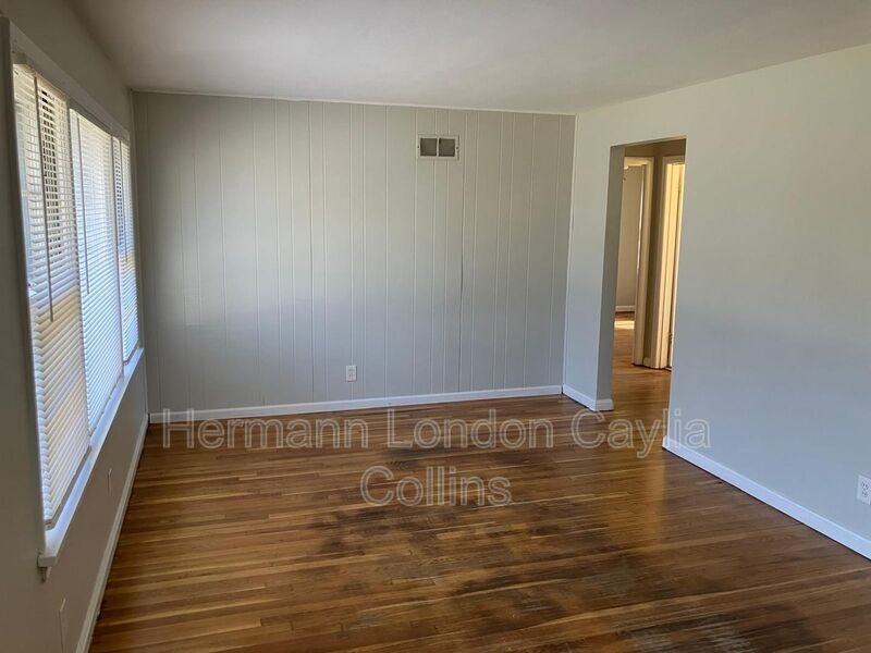 1049 Willmann Ct - Photo 3 of 15