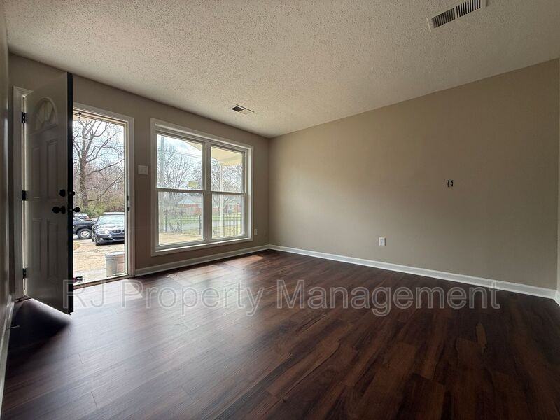 256 Delta Rd - Photo 3 of 9