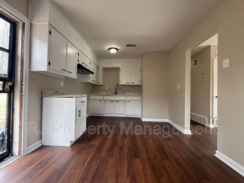 256 Delta Rd - Photo 5 of 9