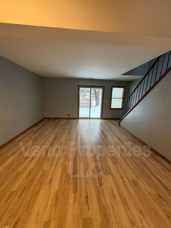 8 Redcoat Ct - Photo 6 of 15