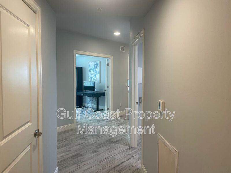 260 Hidden Bay Dr #401 - Photo 4 of 46