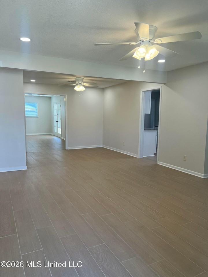 114 Woodland Cir - Photo 3 of 28