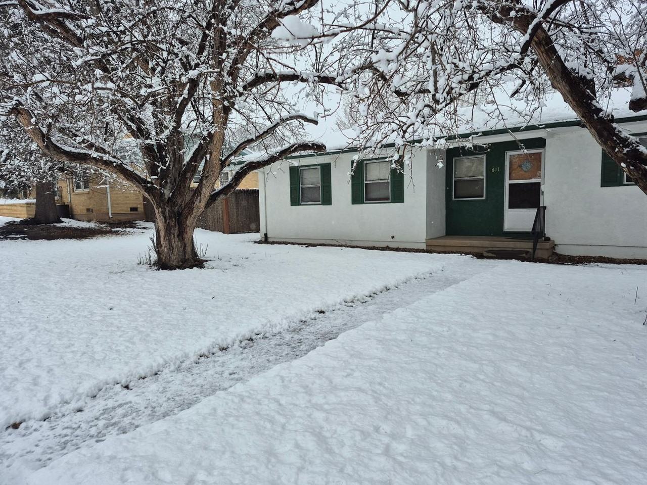 611 Valley Rd - Photo 2 of 28