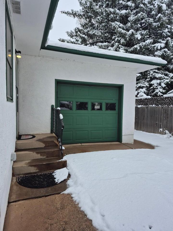 611 Valley Rd - Photo 3 of 28