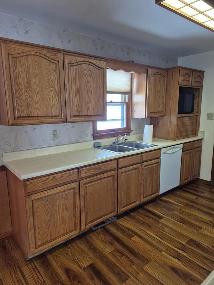 611 Valley Rd - Photo 4 of 28