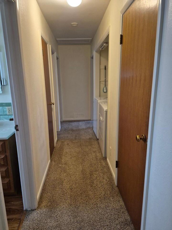 611 Valley Rd - Photo 7 of 28