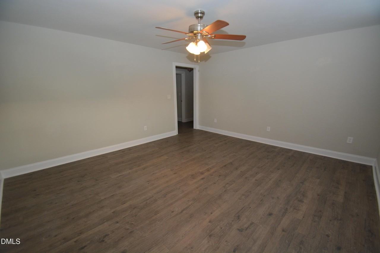 1014 Holloway St - Photo 2 of 14