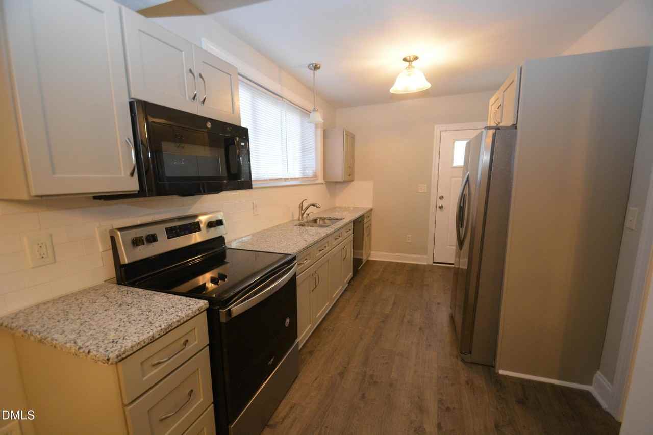 1014 Holloway St - Photo 3 of 14