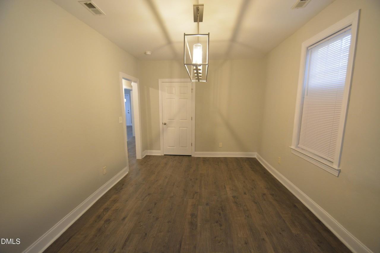 1014 Holloway St - Photo 4 of 14