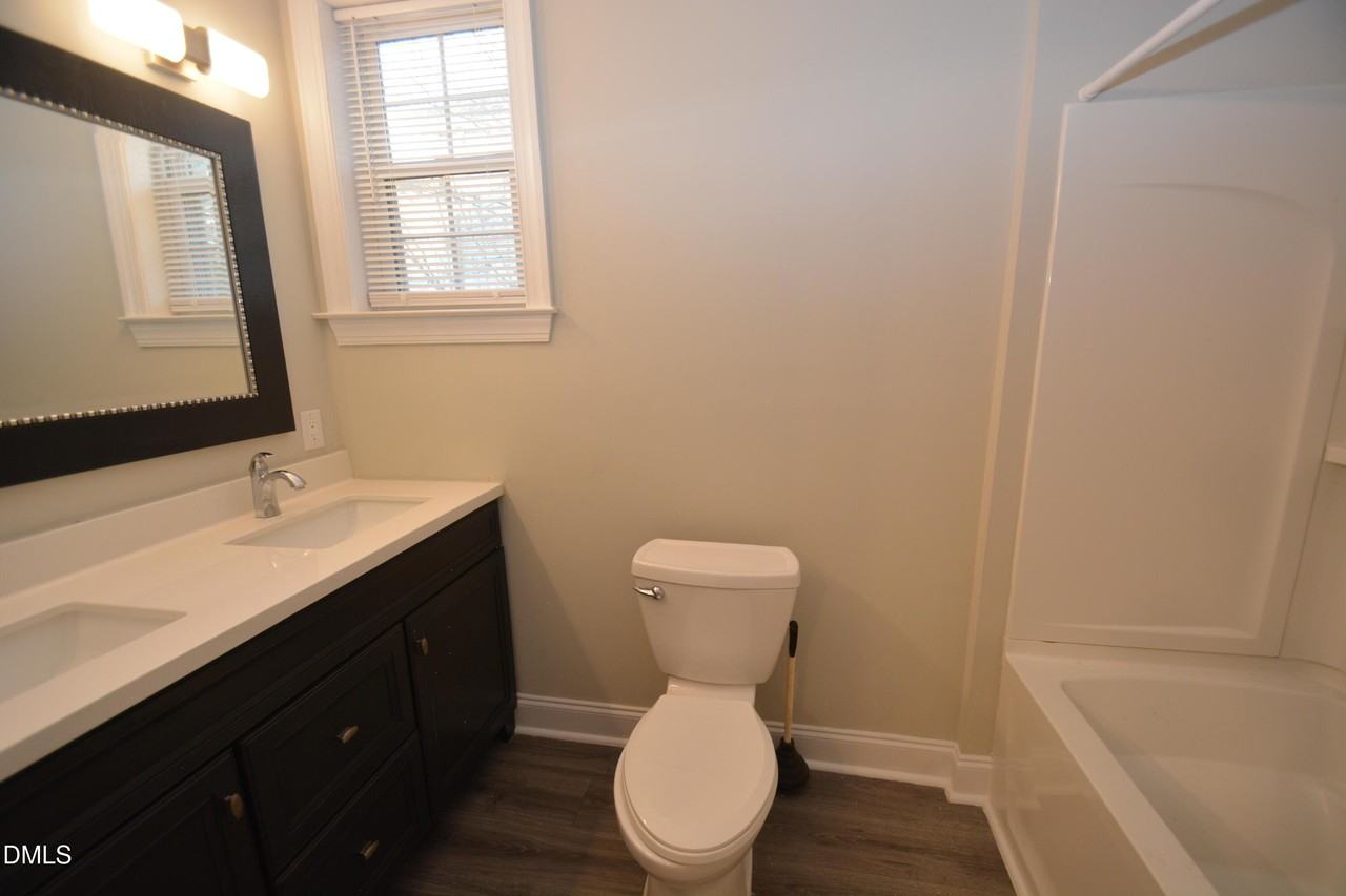 1014 Holloway St - Photo 6 of 14