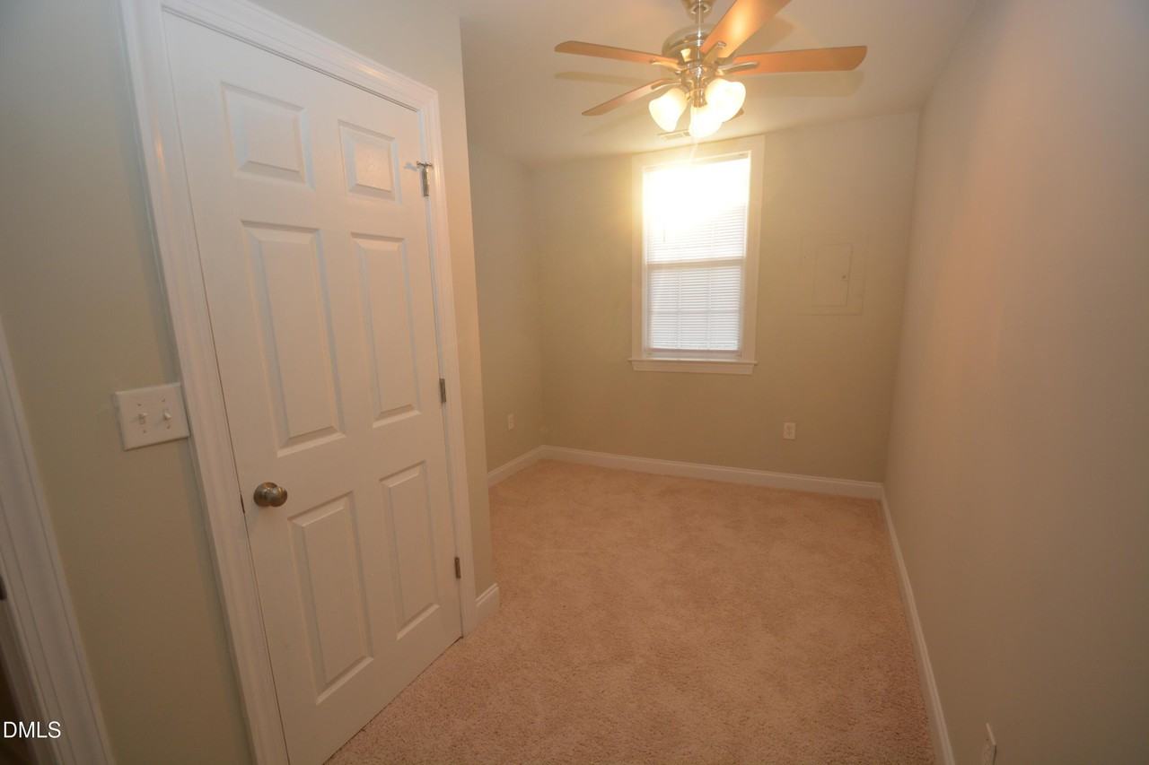 1014 Holloway St - Photo 7 of 14