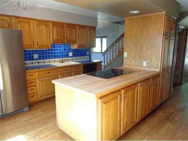 1455 Kings Crown Rd - Photo 4 of 37