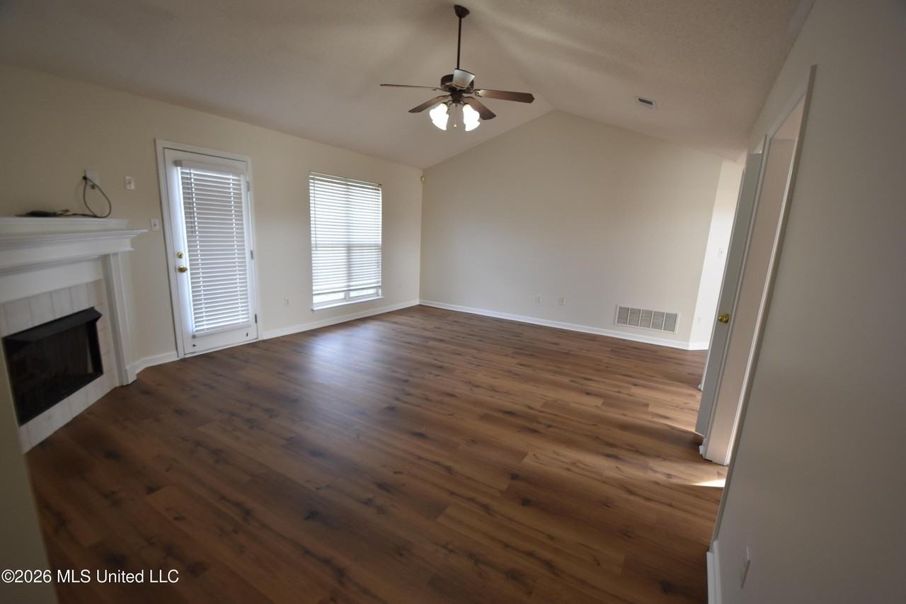 5692 Kuykendall Dr - Photo 4 of 19