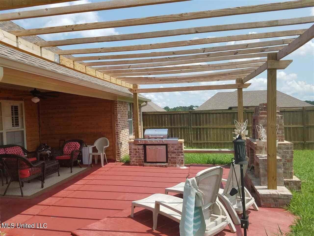 100 Millhouse Dr - Photo 2 of 15