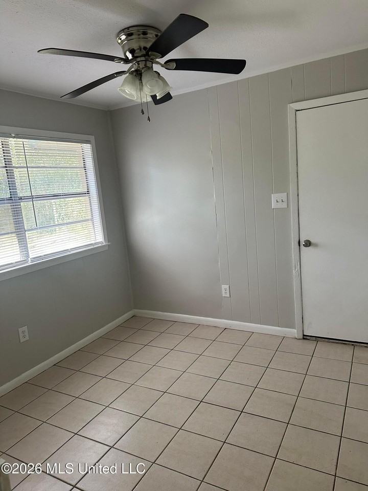 2735 Ridgeway Dr - Photo 6 of 15