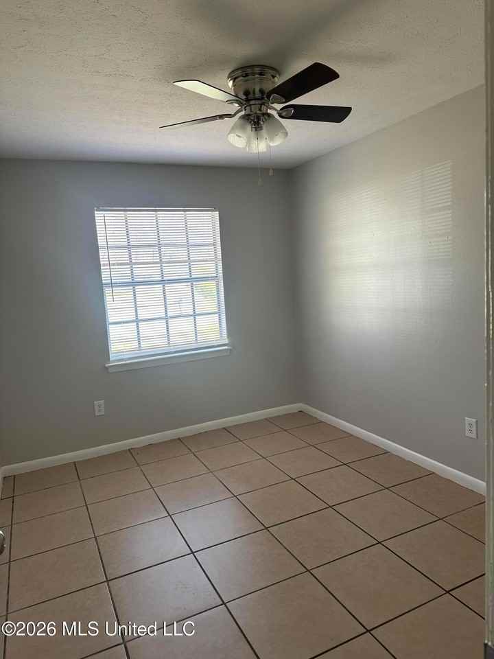 2735 Ridgeway Dr - Photo 7 of 15