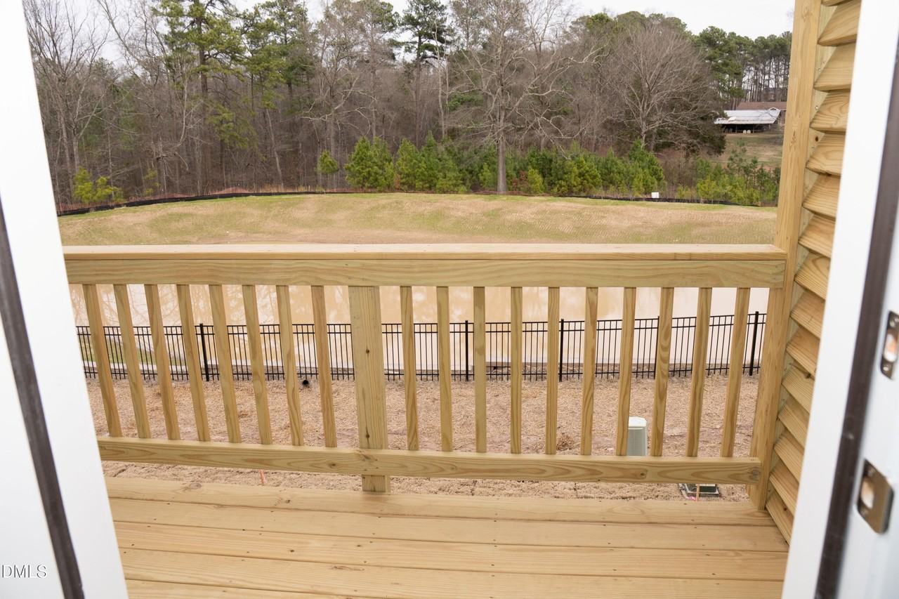 3304 Gypsum Drive - Photo 4 of 11